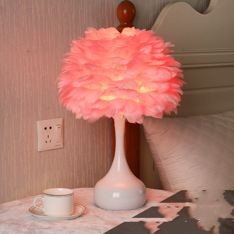 Nordic Feather Table Lamp – Elegant Bedside Mood Light