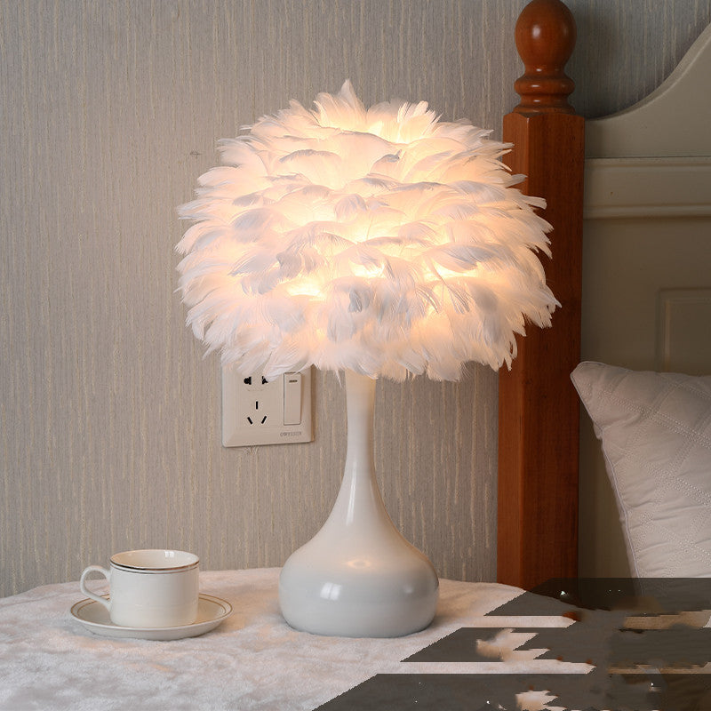 Nordic Feather Table Lamp – Elegant Bedside Mood Light