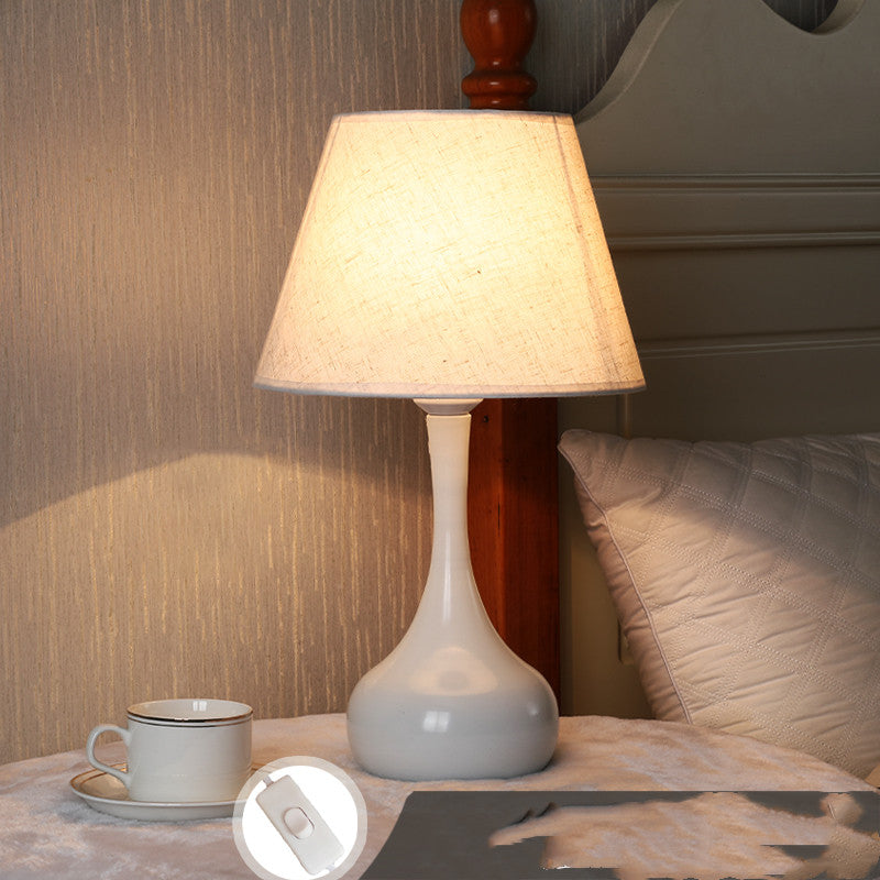 Nordic Feather Table Lamp – Elegant Bedside Mood Light
