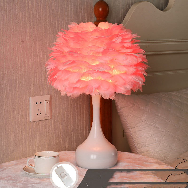 Nordic Feather Table Lamp – Elegant Bedside Mood Light