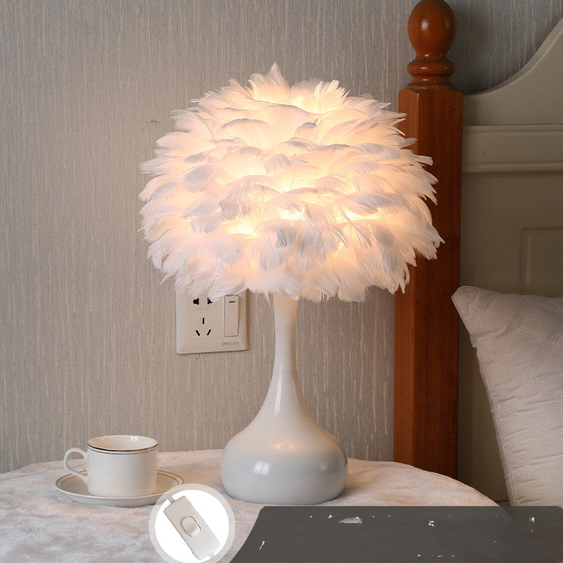 Nordic Feather Table Lamp – Elegant Bedside Mood Light